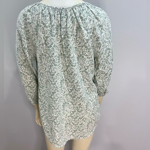Carole Little linen blend sage green and white print top size small - Picture 2 of 5